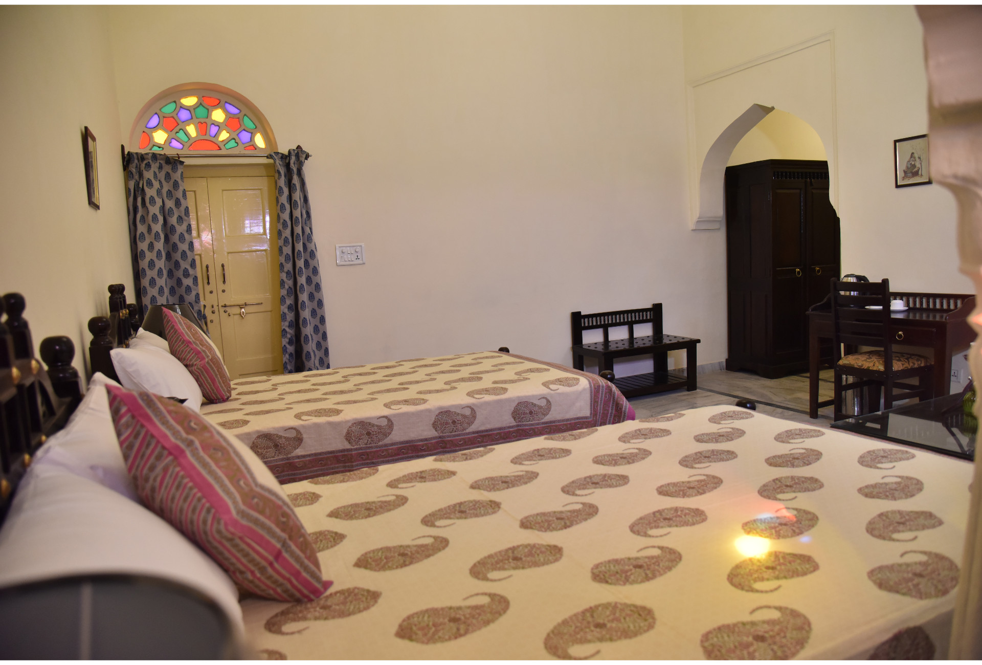 ROOMS