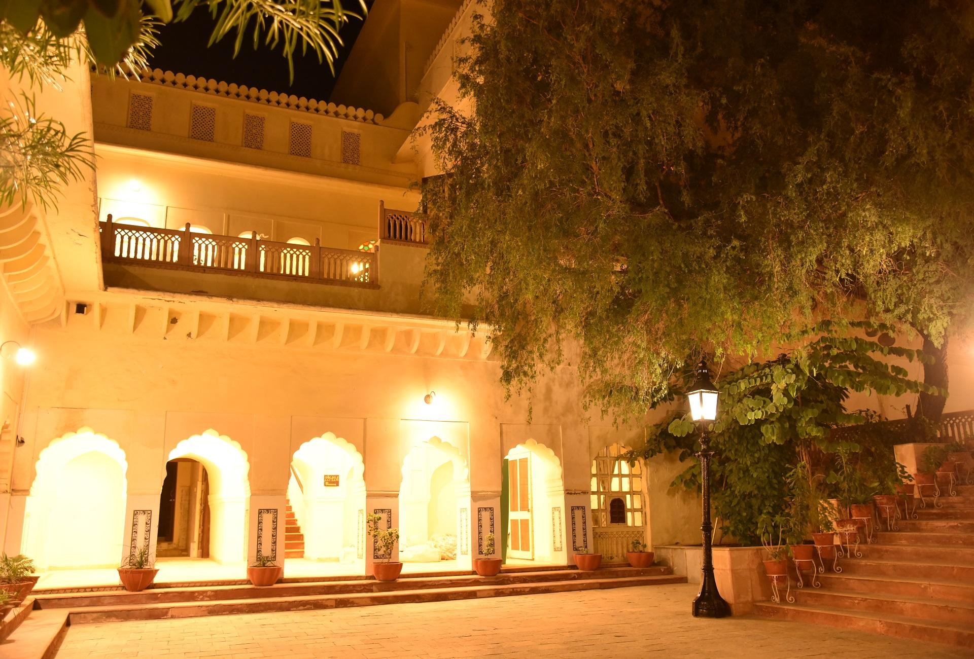 NIGHT VIEW